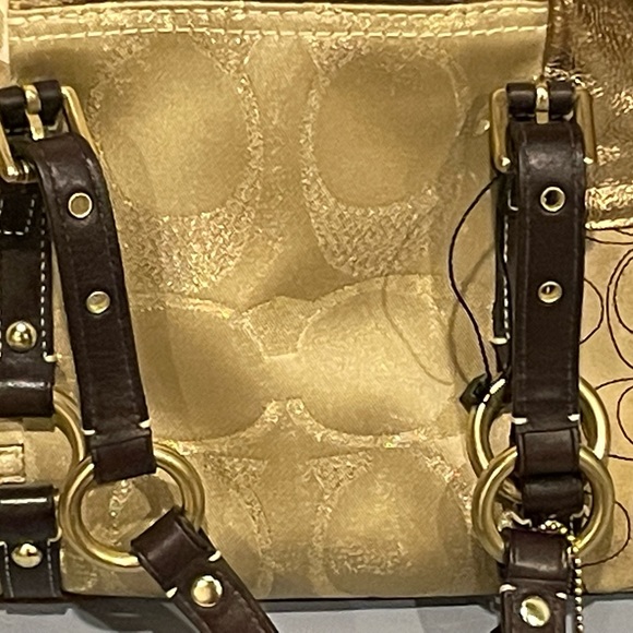 🤩 Coach Signature Gallery Logo Patchwork Shopper Tote so soft and roomy.🤩🎁 - Picture 10 of 10